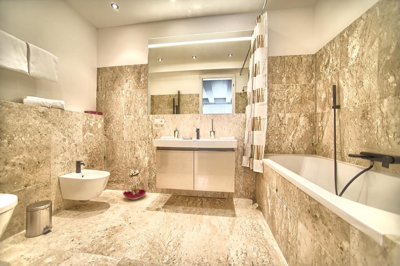 Apartmán Exclusive 2 Bedroom Old Town - 2 Baths, Balcony And View - By