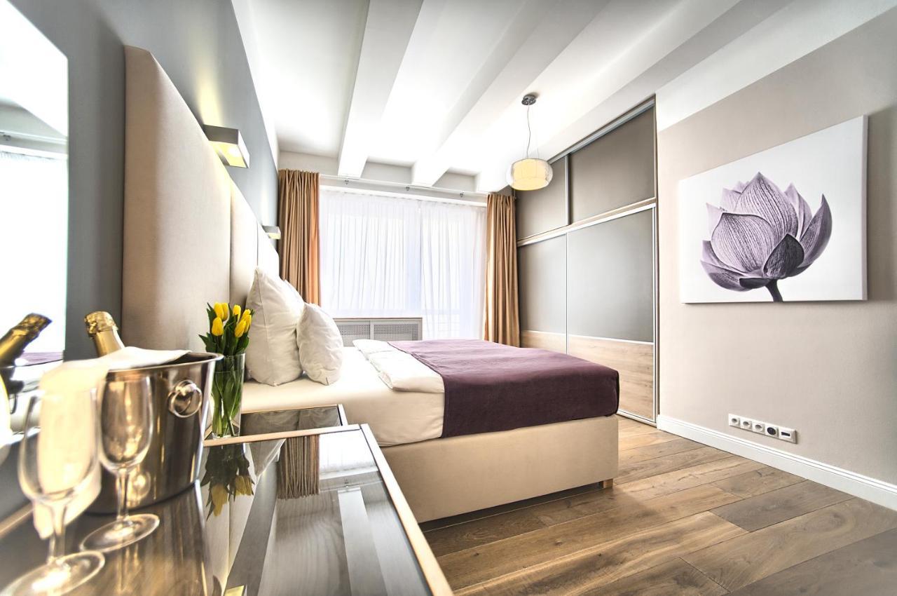 Exclusive 2 Bedroom Old Town - 2 Baths, Balcony And View - By Apartmán *
