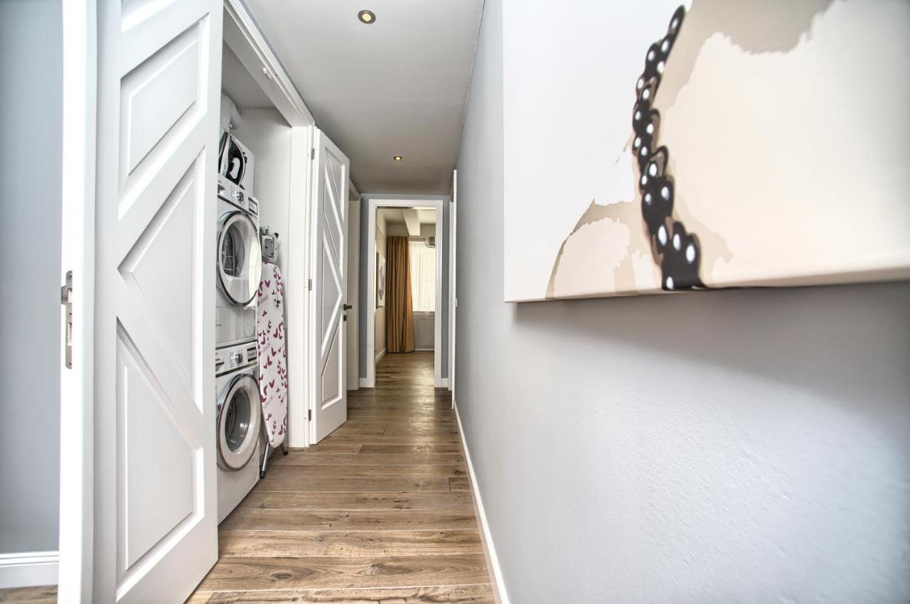 Exclusive 2 Bedroom Old Town - 2 Baths, Balcony And View - By * Praha