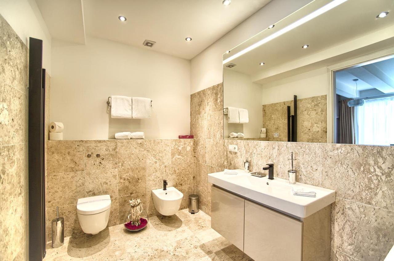 Exclusive 2 Bedroom Old Town - 2 Baths, Balcony And View - By Apartmán