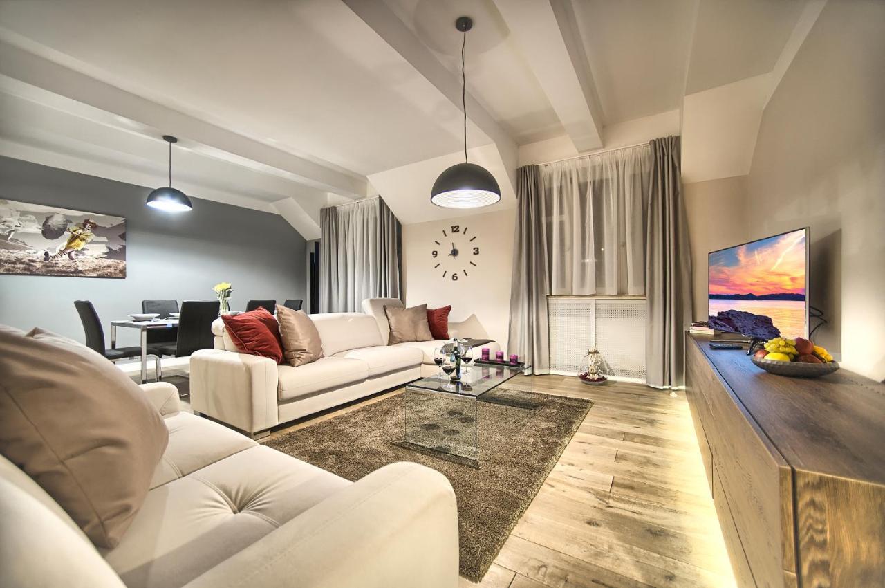 Apartmán Exclusive 2 Bedroom Old Town - 2 Baths, Balcony And View - By
