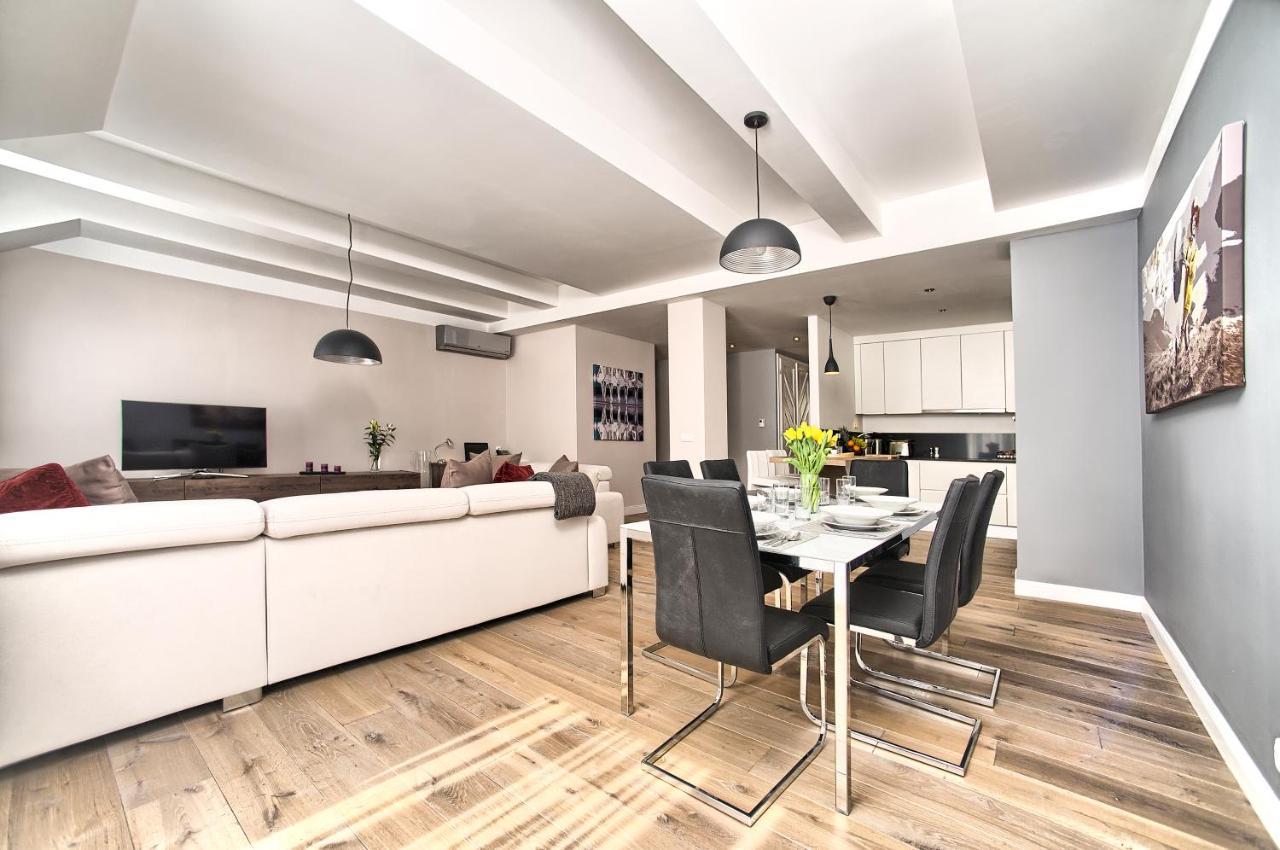 Exclusive 2 Bedroom Old Town - 2 Baths, Balcony And View - By * Praha